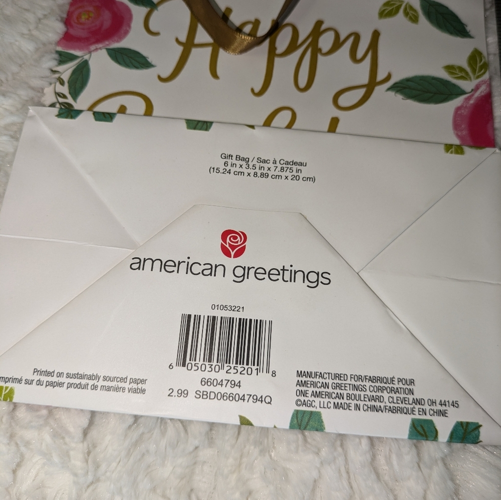 ❤ Birthday Gift Bags | Celebration Party Gift | Paper Gift Bag | Hallmark - Picture 9 of 16